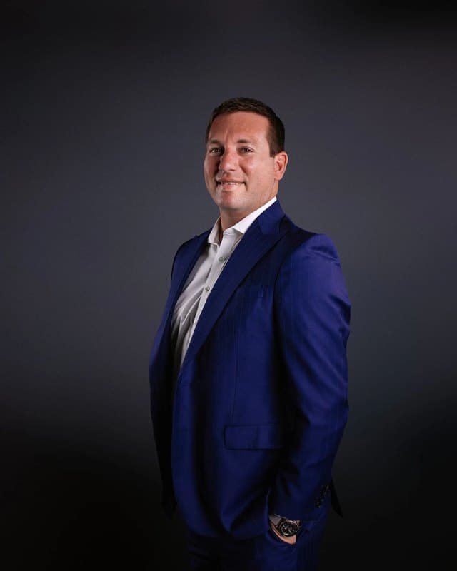 Kevin Robbins, Senior Partner · Sales Associate